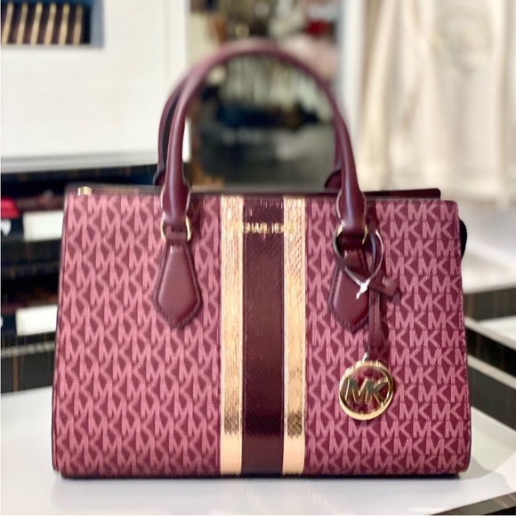 Michael Kors Sheila
Medium Signature Logo
Metallic Satchel
Crossbody - Picture 2 of 12